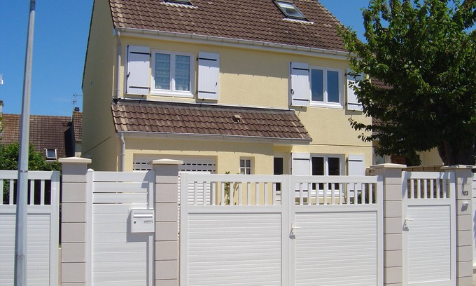 Bernieres-sur-Mer House | Calvados, 800m from the landing beaches, fully renovated 8-person gîte