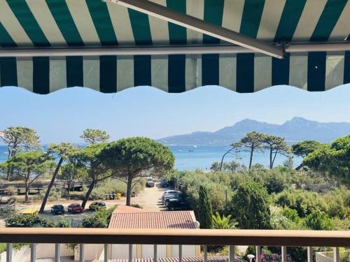 Calvi Apartment | Calvi: Appartement 2P 4 Pers, Clim, Terrasse, Parking, Proche Plage - FR-1-63-336