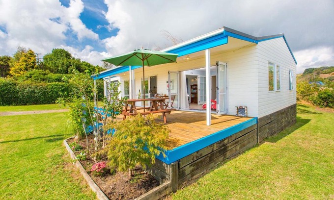 Raglan House | Calypso Cottage - Raglan Holiday Home