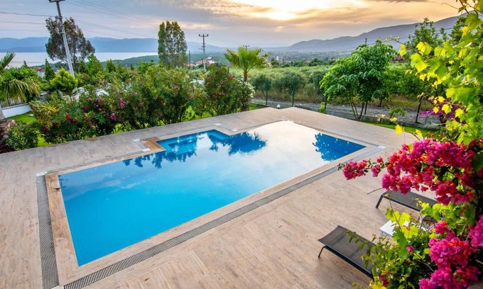 Koycegiz Hotel | Calypso Lakeview Villas