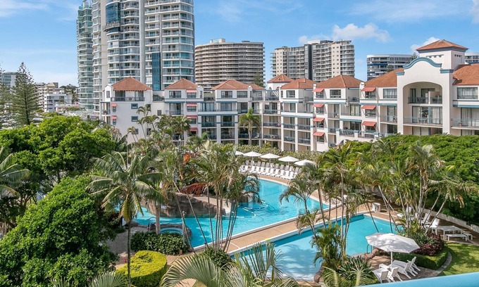 Coolangatta Apartment | Calypso Plaza 407 - Coolangatta Beachfront - Min. 3 Night Stays!