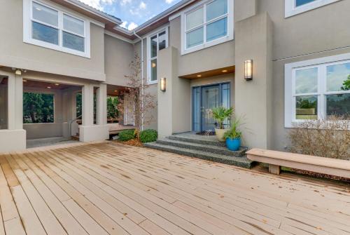 Camano Island House | Camano Island Waterfront Modern Splendor