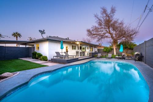Village Grove House | Cambridge by Porter Modern Home wHeated Pool Near El Dorado Park in Scottsdale