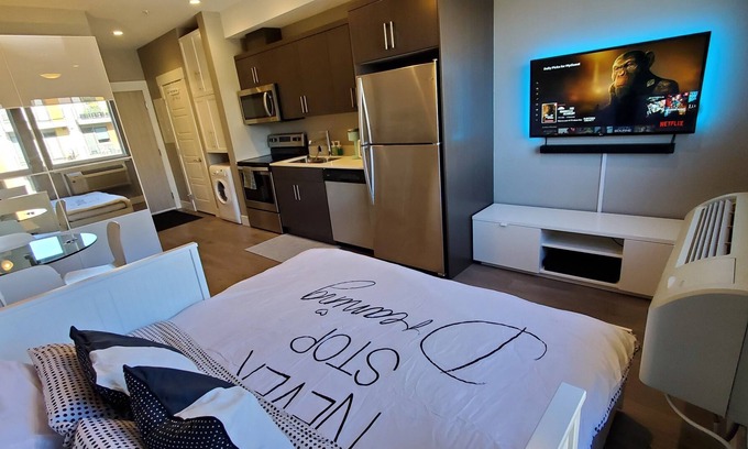 Central Okanagan Apartment | Cambridge House Studio Apartment Downtown Kelowna