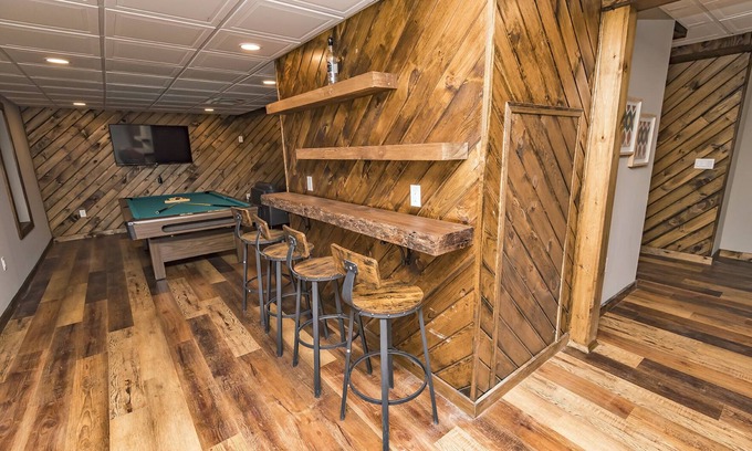 Cresco House | Camelback SKI Mts 4BR,Firepit,Hottub,Casino,Kalahari Linens