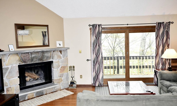 Village at Camelback House | Camelback Townhouse. Near Water Park! Ask About Early-Check in & Late Check-out.