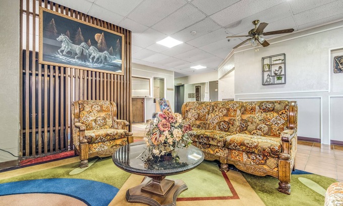 Amarillo Hotel | Camelot INN