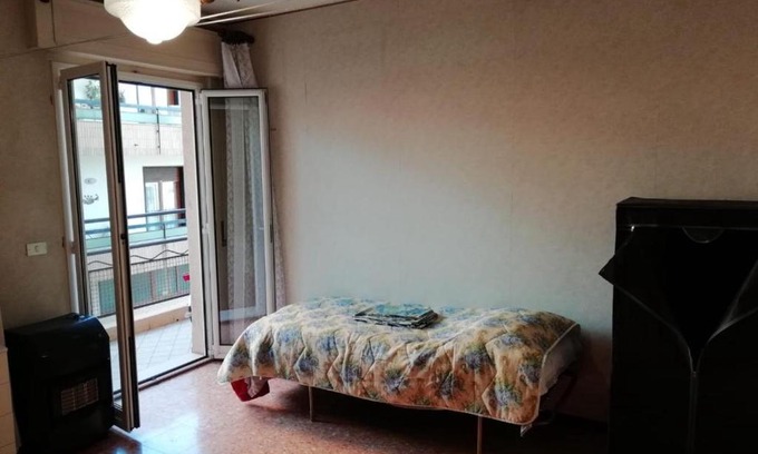 Avellino House | CAMERA IN APPARTAMENTO CENTRALE PER SOLE DONNE