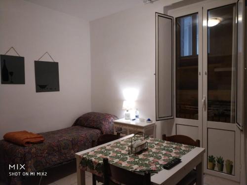Isola del Borgo Antico Hostel | CAMERE SIMILI A OSTELLO solo per uomini - HOSTEL-LIKE ROOMS only for man