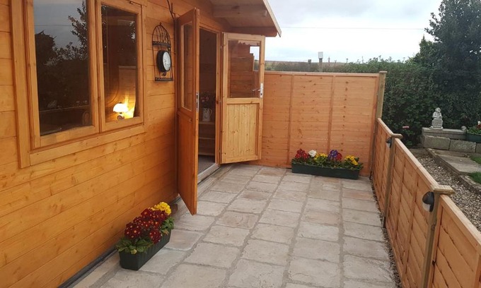 Flamborough Ski Chalet | Cameron Court Cabin