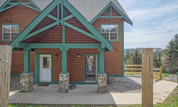 Snowshoe House | Camp 4 #21: 2 Bedrooms, 2.5 Baths: Slope Side, Gas Fireplace