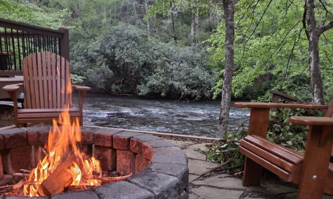 Ellijay Cabin | Camp Cartecay - Luxurious 2-bedroom, 2-bath Retreat on the River w/ Hot Tub.