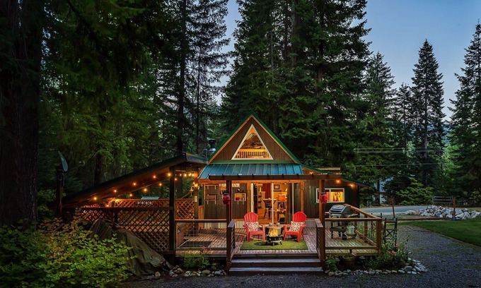 Ardenvoir Cabin | Camp David-Comfy Couple's Retreat, Hot Tub, ROKU