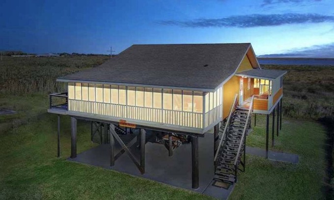 Theriot House | Camp on Bayou Dularge-Sleeps 10-12