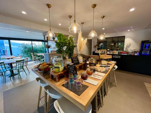 Orange Hotel | Campanile Orange Centre sortie 21 sur A7 A9
