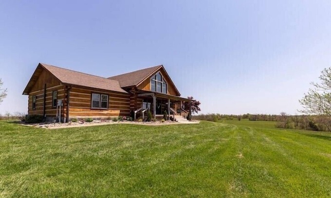 Lancaster House | Campbell Cabin: A Perfect Retreat