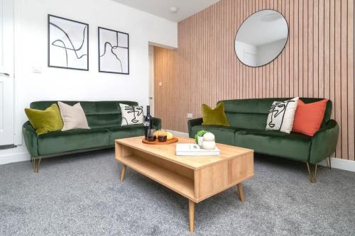 Stoke-on-Trent House | Campbell House by Truestays - NEW 2 Bedroom House in Stoke-on-Trent