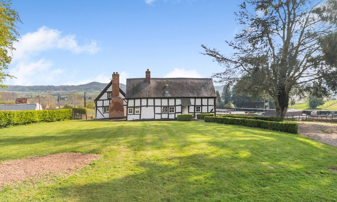 Shelsley Walsh House | Campbell - Two Bedroom House, Sleeps 4
