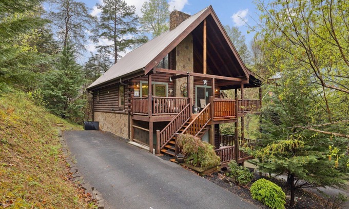 Pigeon Forge Cabin | Campfire Dreams, where cozy moments and mountain memories await!