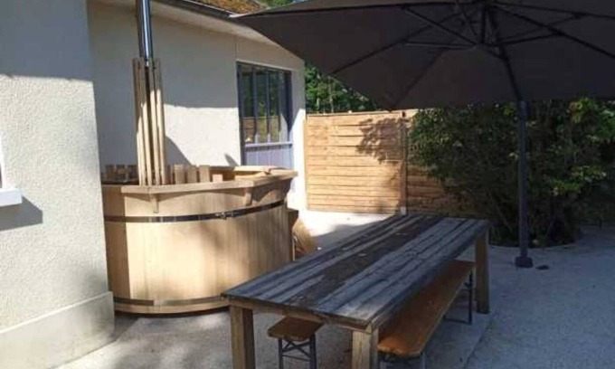 Bar-sur-Aube House | Camping 2 étoiles - Piscine - eecebb