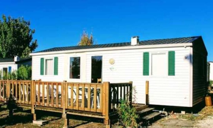 Verteillac House | Camping 3 étoiles - Piscine - eeefae