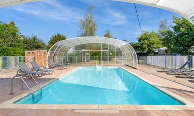Ambon House | Camping 3 étoiles - Piscine - ccbbchf