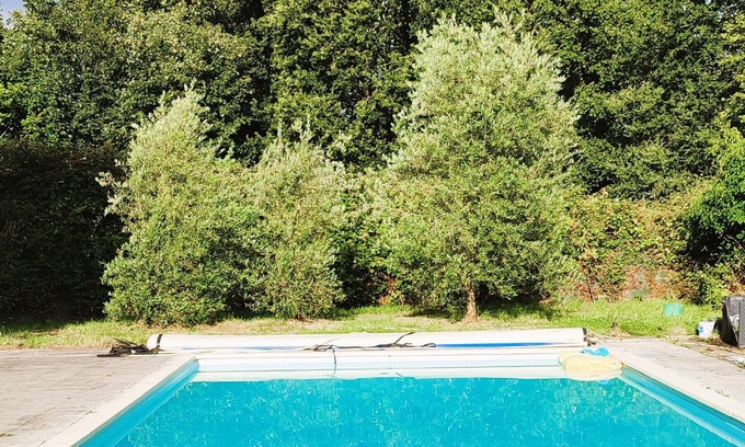 Motreff RV Rental | Camping 5 min Carhaix. Vieilles Charrues and other festivals. shuttle included