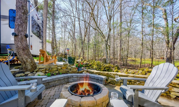 Gatlinburg - Pigeon Forge House | Camping Adventure-Mountains-Close to Gatlinburg, Enjoy hiking, fishing, campfire