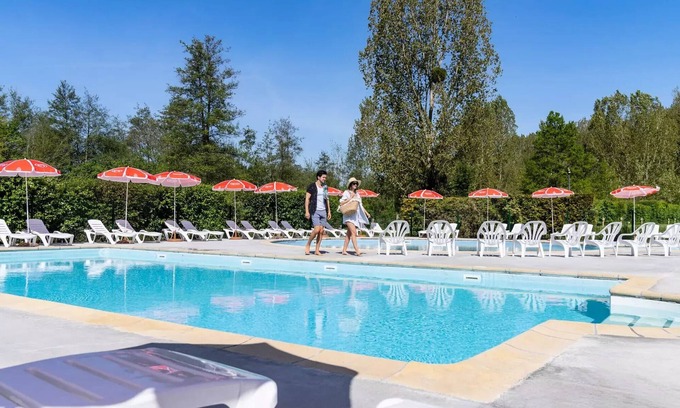 Crecy-la-Chapelle House | Camping Country Park Crécy La Chapelle * - Crecy la Chapelle: STAR 3 Bedrooms - 1 Bathroom - 1 TV - WITH AIR CONDITIONER 6 people