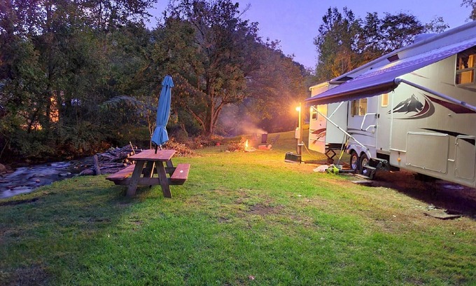 Del Rio House | Camping Creekside at Del Rio Happy Camper