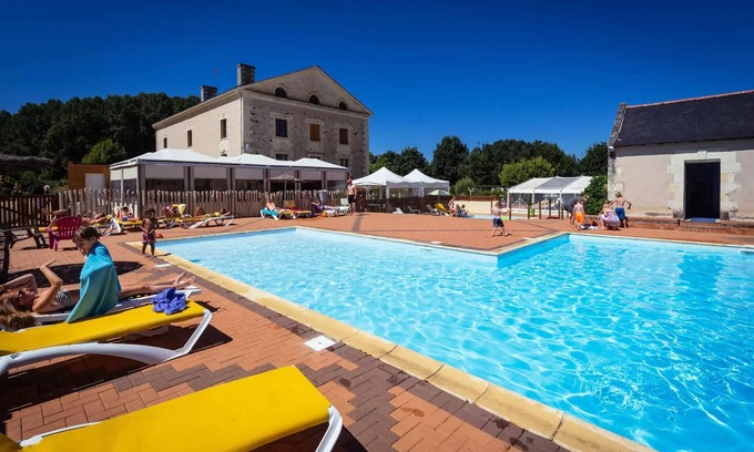 Brissac-Quince RV Rental | Camping de l'Etang* - Unusual Premium Safari Tent 3 Rooms 4/5 people