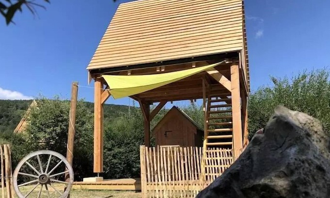 Ornans House | Camping Ecologique la Roche d'Ully* - Cabin on stilts Le Grenier Philibert 1 room 4 people