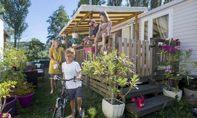 Condrieu House | Camping - Funpass inclus - Parc aquatique - eeaiga