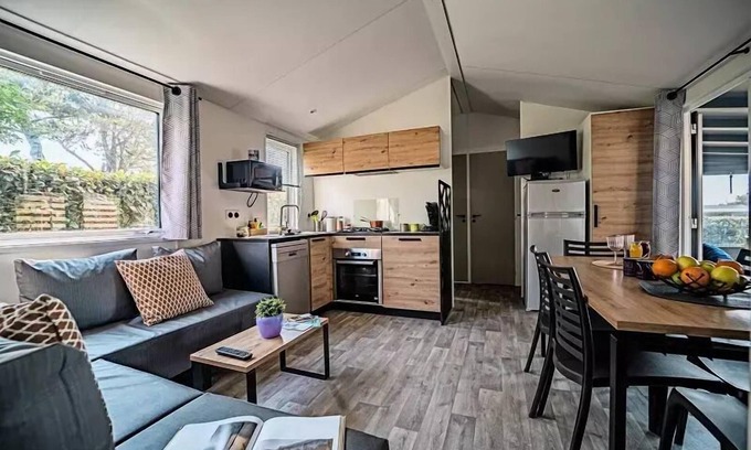 Brem Sur Mer House | Camping L'Océan* - Quattro 5 room mobile home 8 people Jacuzzi