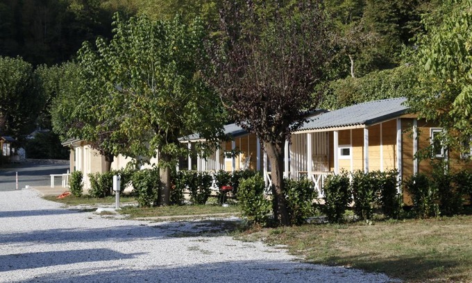 Lacaze Other | Camping Le Jardin - chalets, bungalows et emplacements nus pour des vacances nature le long de la rivière le Gijou