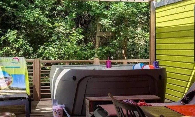 Laroque-des-Alberes House | Camping les Albères* - Mobile home Premium Air-conditioned Jacuzzi 3 rooms 4 people