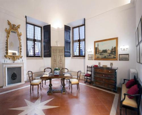 Rione XI Sant'Angelo Apartment | Campitelli Fascinating Apartment