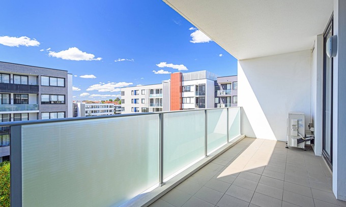 Clemton Park Apartment | Campsie 2Br near Shopping & Trai