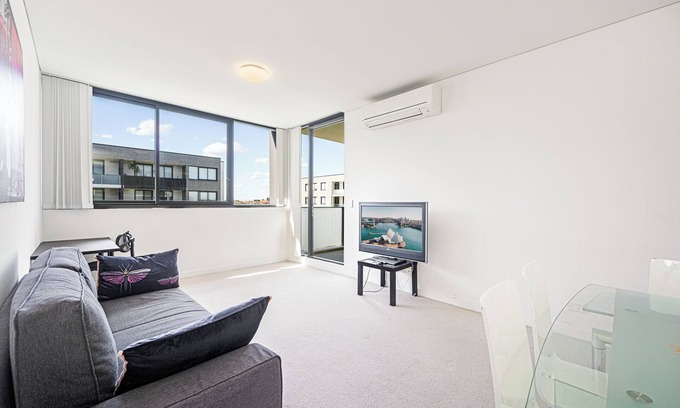 Clemton Park Apartment | Campsie 2Br near Shopping & Train