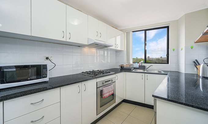 Campsie Apartment | Campsie Adorable 3Br Apt with Wifi & Parking