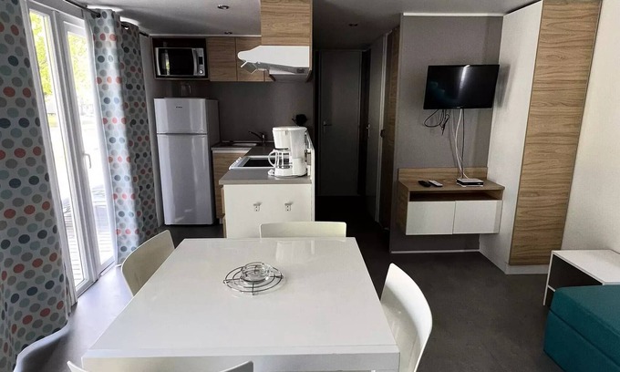 Le Verdon-sur-Mer House | Campsite La Pointe du Médoc* - Mobile home Comfort 4 rooms 6 people - TV
