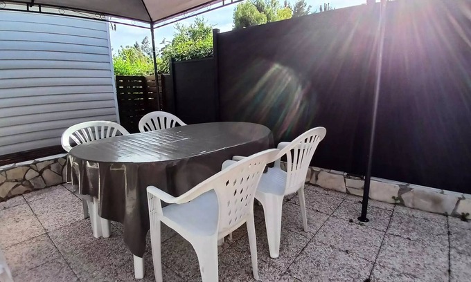 La Londe-les-Maures House | Campsite maeva Escapades Parc Valrose * - Mobil-Home 3 Rooms 4 People Air-conditioned + TV