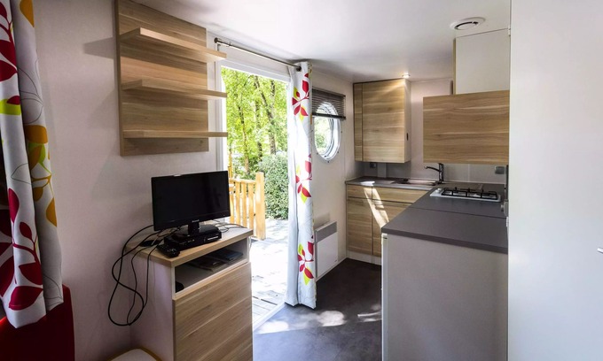 Servies House | Campsite Saint Pierre de Rousieux**** - Mobil Home Petit Ohara 2 Rooms 2 People