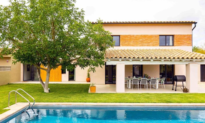 Vall-Llobrega Villa | Can Candiu Establecimiento de 2 casas enteras