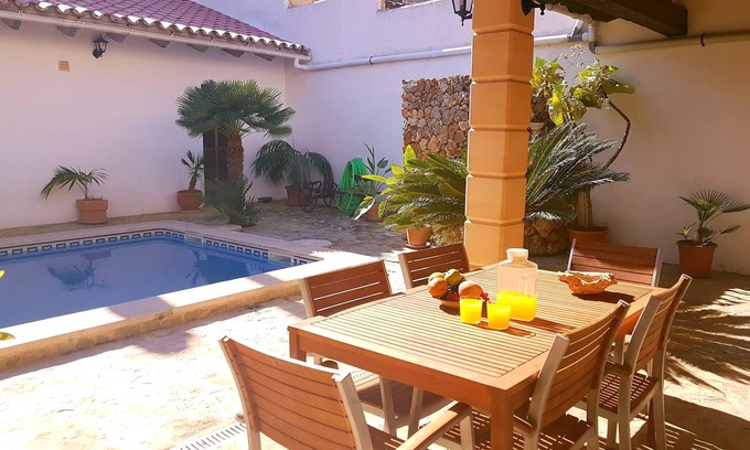 Sa Pobla House | Can Gabriel, for 6 people, private swimming pool and barbecue.