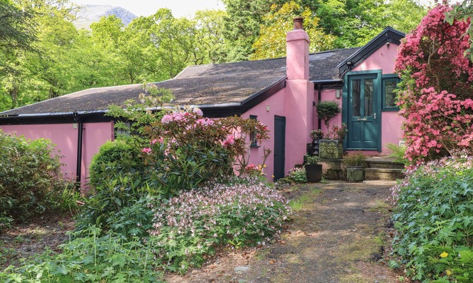 Beddgelert Cottage | CAN YR AFON, pet friendly, character holiday cottage in Beddgelert