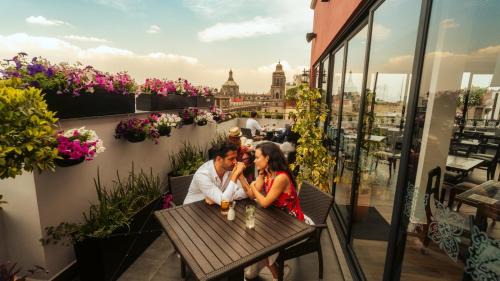 Historic Center Hotel | Canada Central & Rooftop