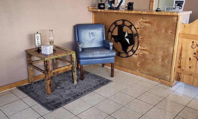 Clear Creek Hotel | Canadian Inn