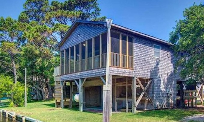 Brigands' Bay House | Canal Front Home in Beautiful Brigands Bay, Pet Friendly