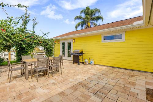 Isle of Palms House | Canal-Front Retreat 4 Mi to Jacksonville Beach!